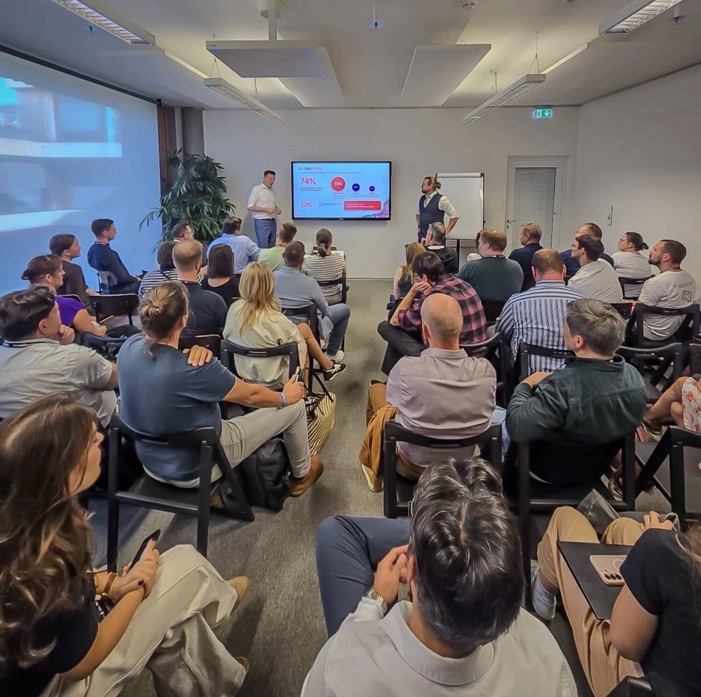 A full room for the STELAI session